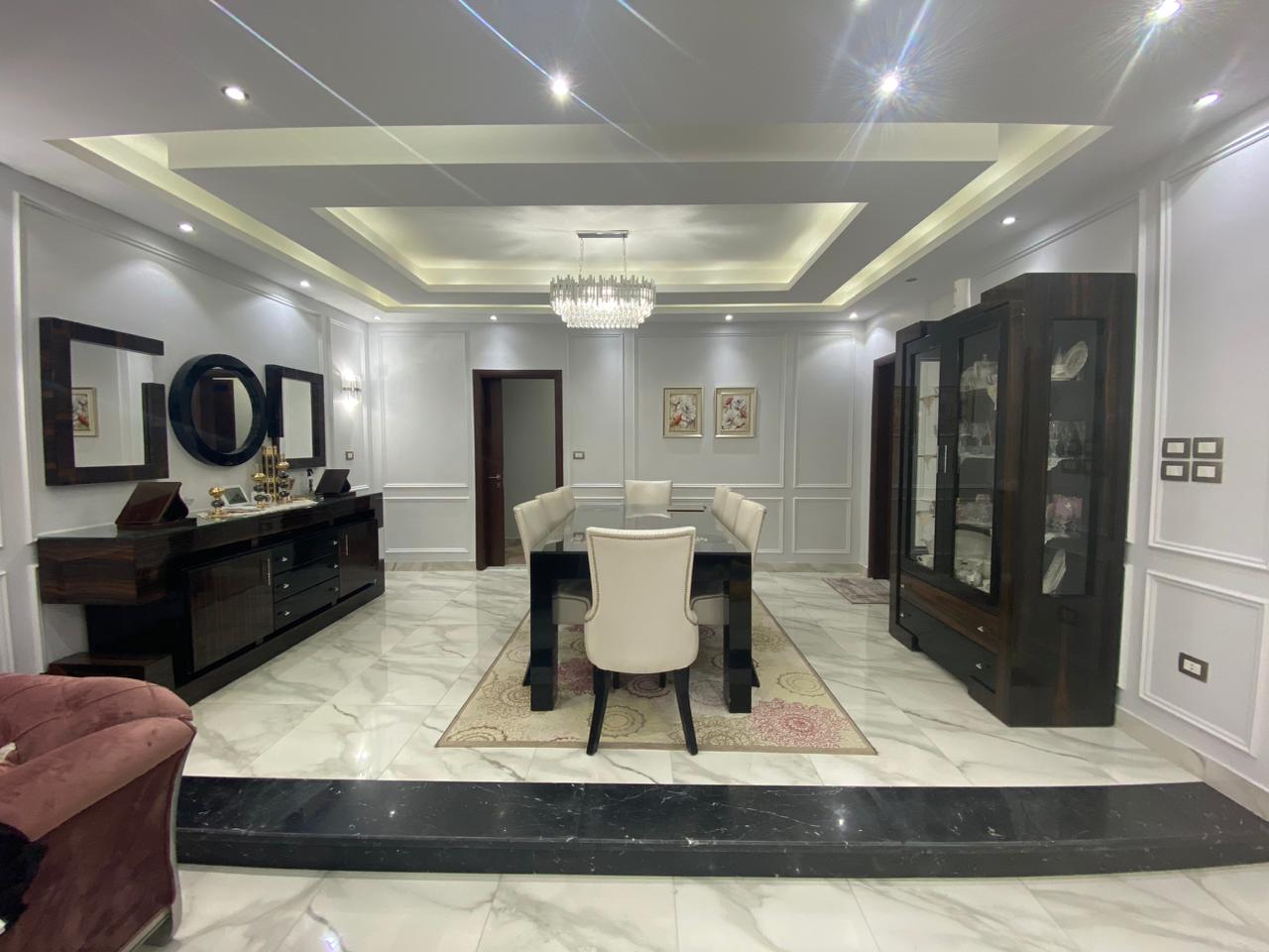 للبيع شقه 180م فى كمبوند الزهوه