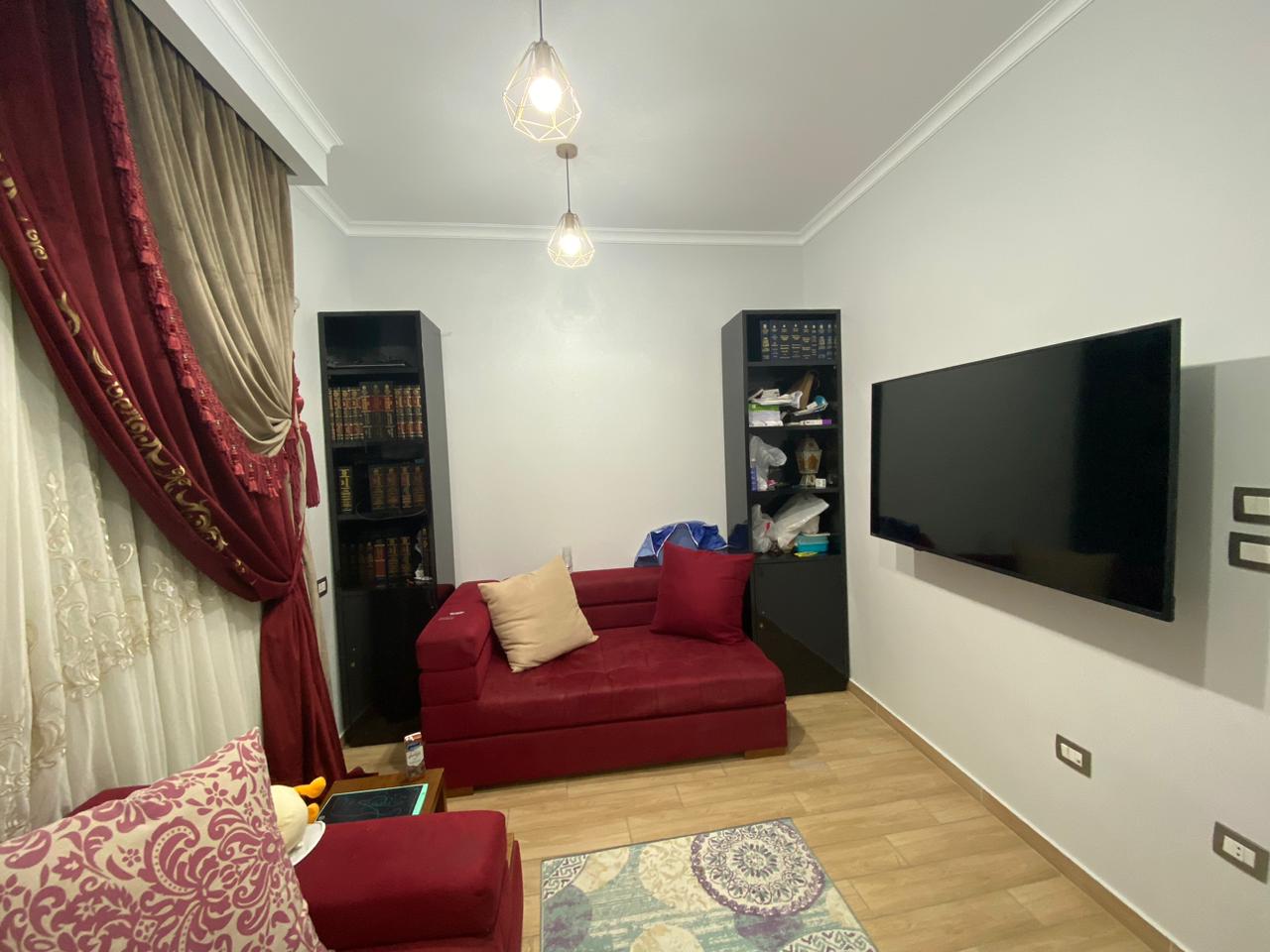 للبيع شقه 180م فى كمبوند الزهوه