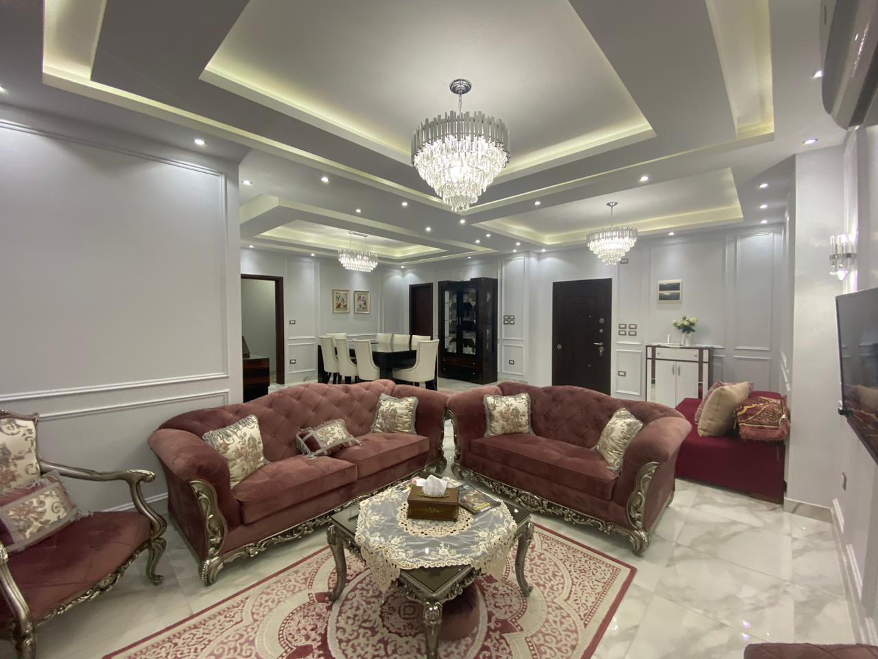 للبيع شقه 180م فى كمبوند الزهوه