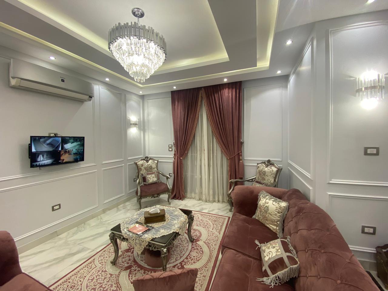 للبيع شقه 180م فى كمبوند الزهوه