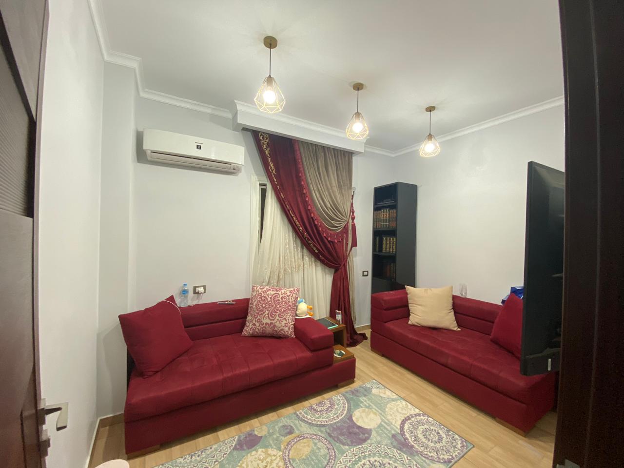 للبيع شقه 180م فى كمبوند الزهوه