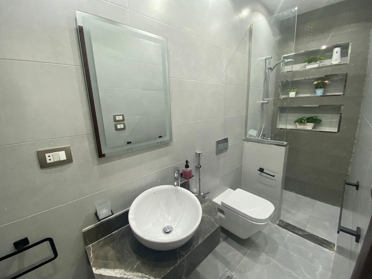 للبيع شقه 180م فى كمبوند الزهوه