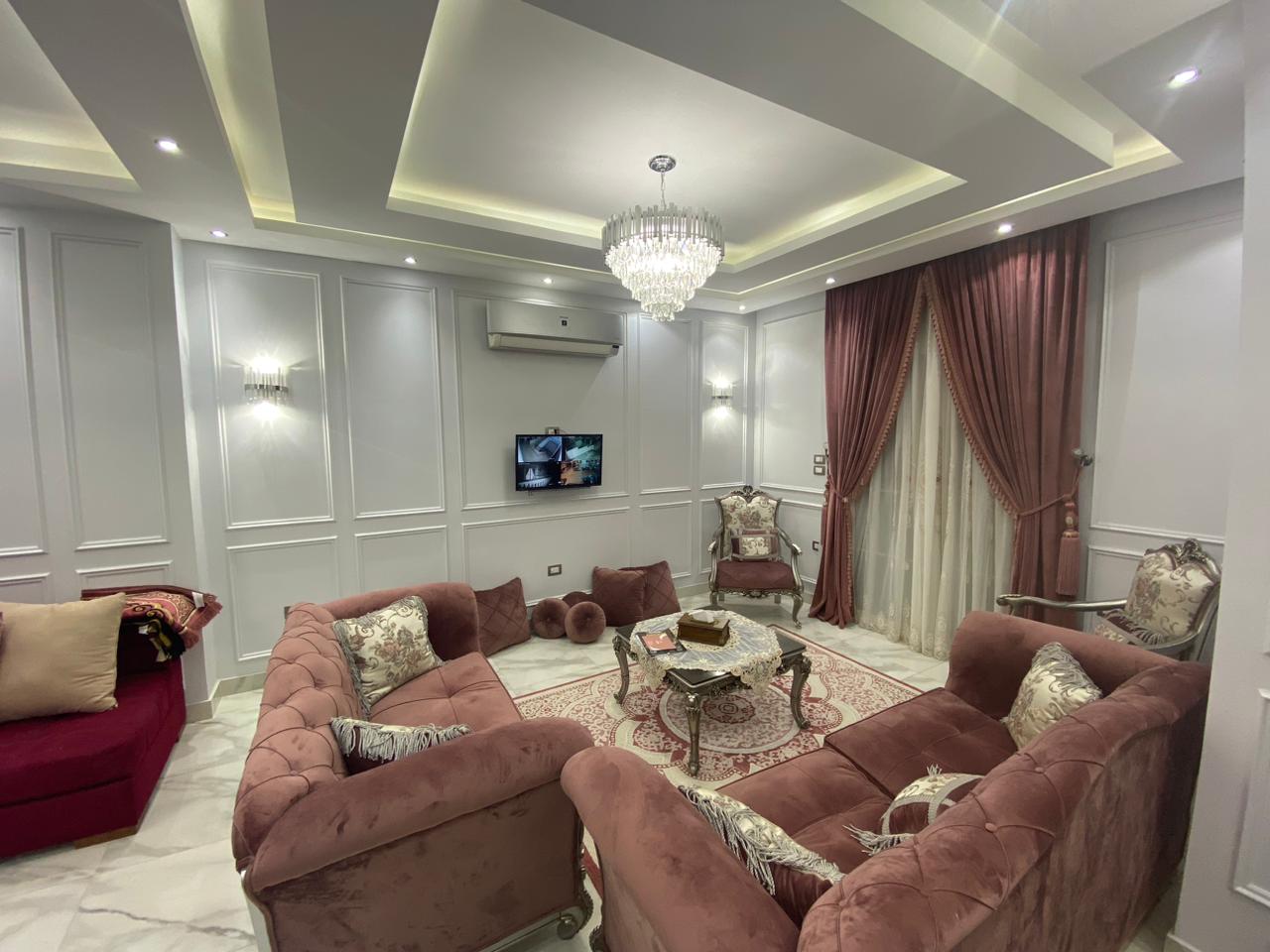 للبيع شقه 180م فى كمبوند الزهوه