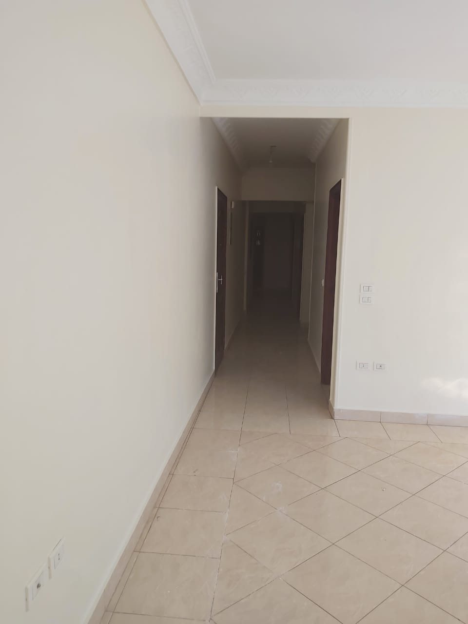 شقه للايجار 200م فى الياسمين 6