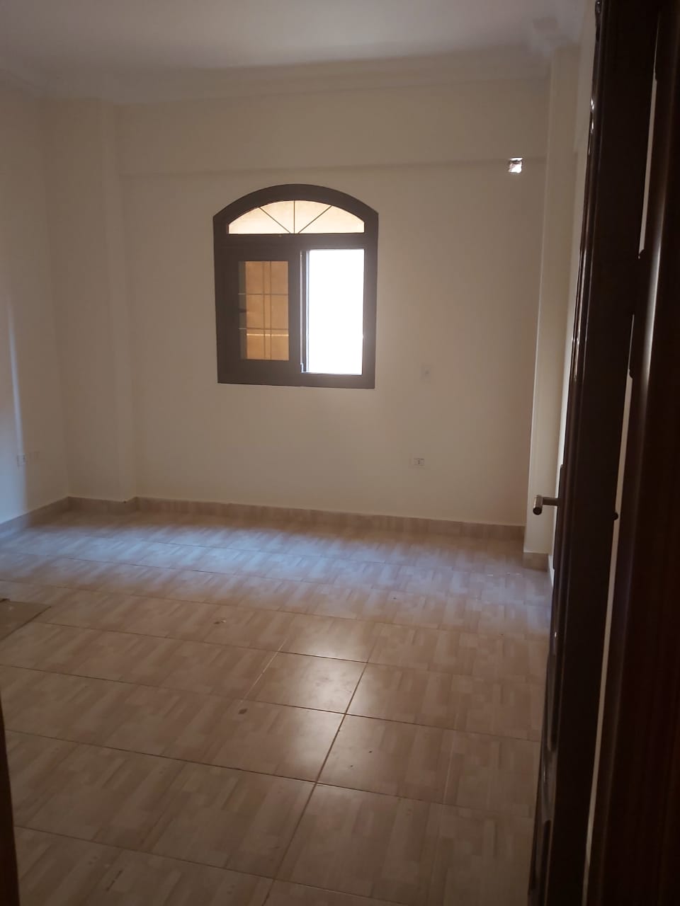 شقه للايجار 200م فى الياسمين 6