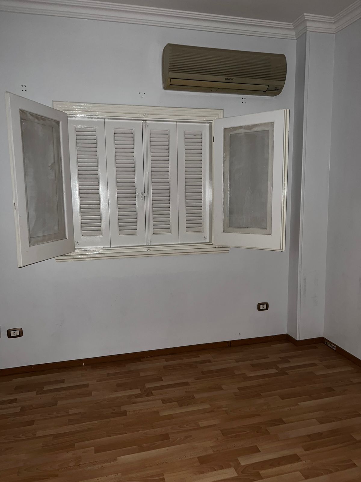 شقة 200م للايجار في فيلات الياسمين 2