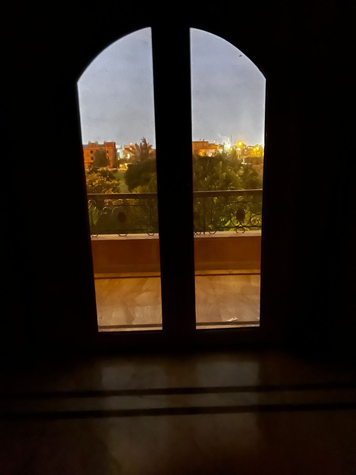 شقة 200م للايجار في فيلات الياسمين 2