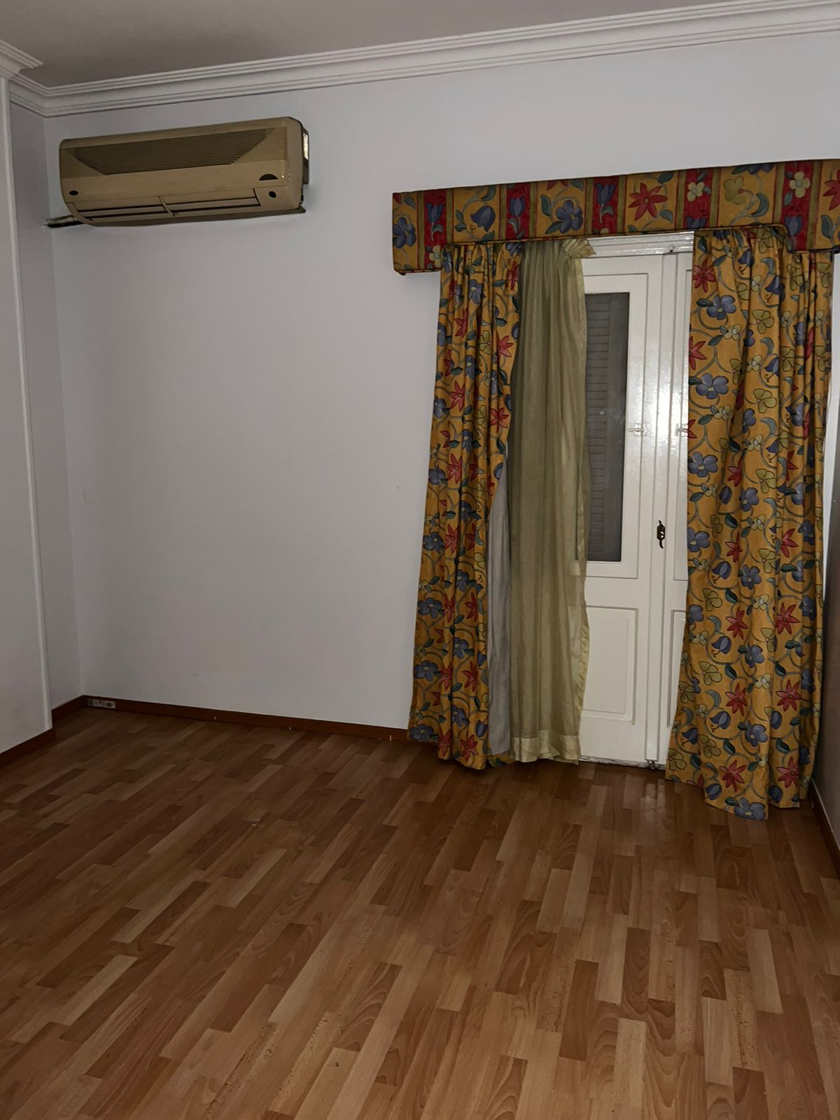 شقة 200م للايجار في فيلات الياسمين 2