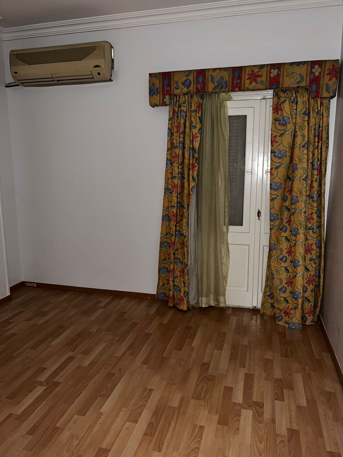 شقة 200م للايجار في فيلات الياسمين 2