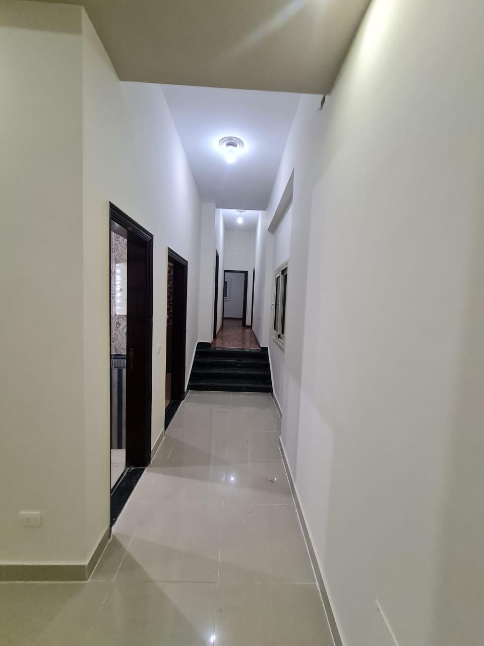 شقة 220م للايجار في فيلات جنوب الاكاديمية